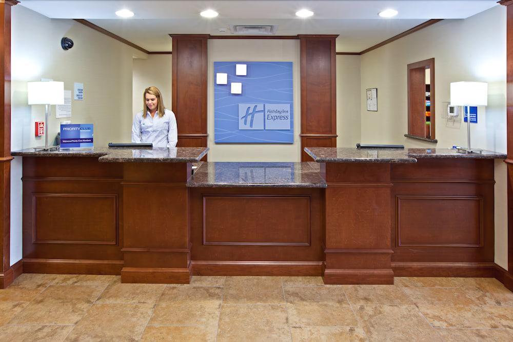 Holiday Inn Express & Suites Ripley By Ihg Exterior photo