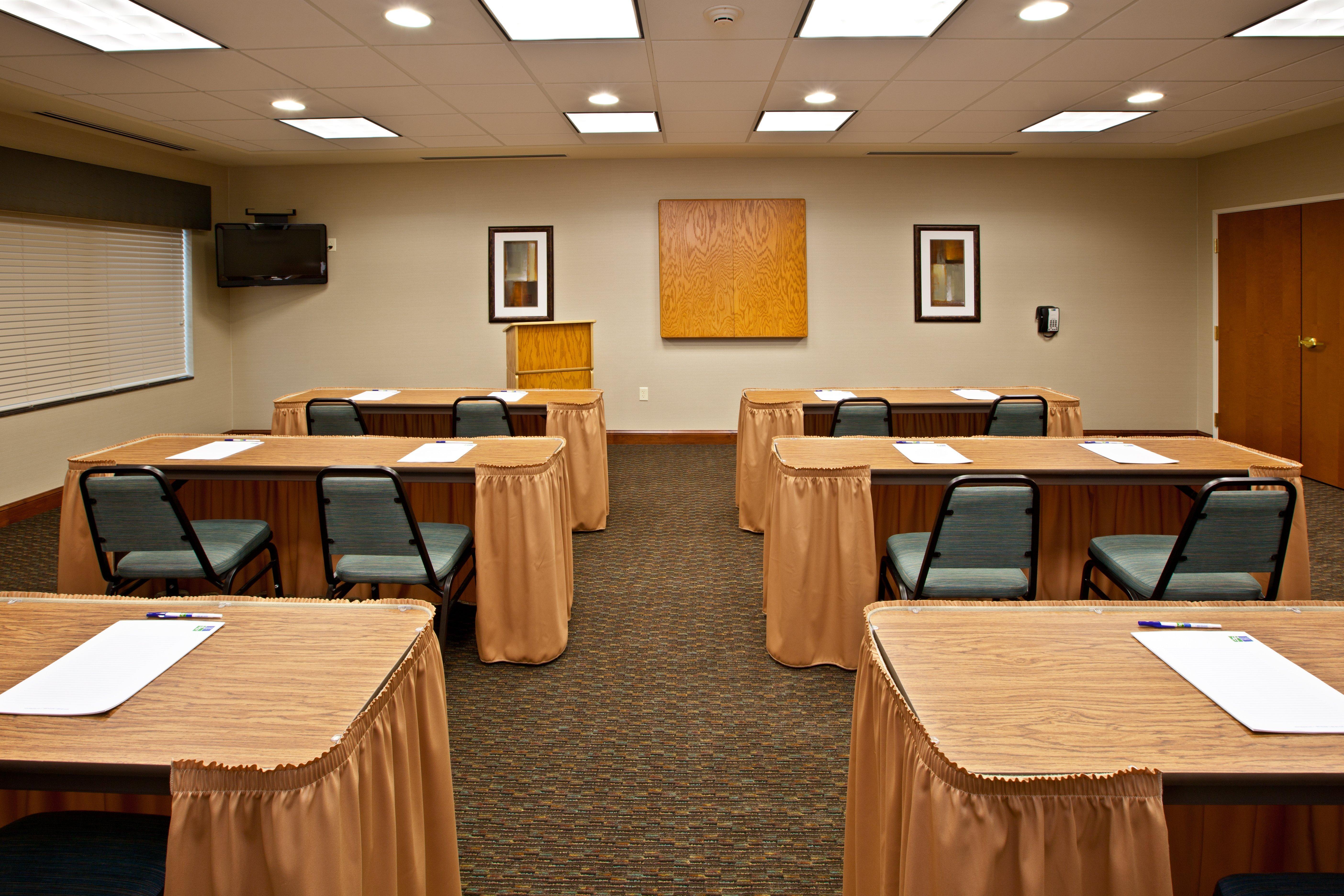 Holiday Inn Express & Suites Ripley By Ihg Facilities photo