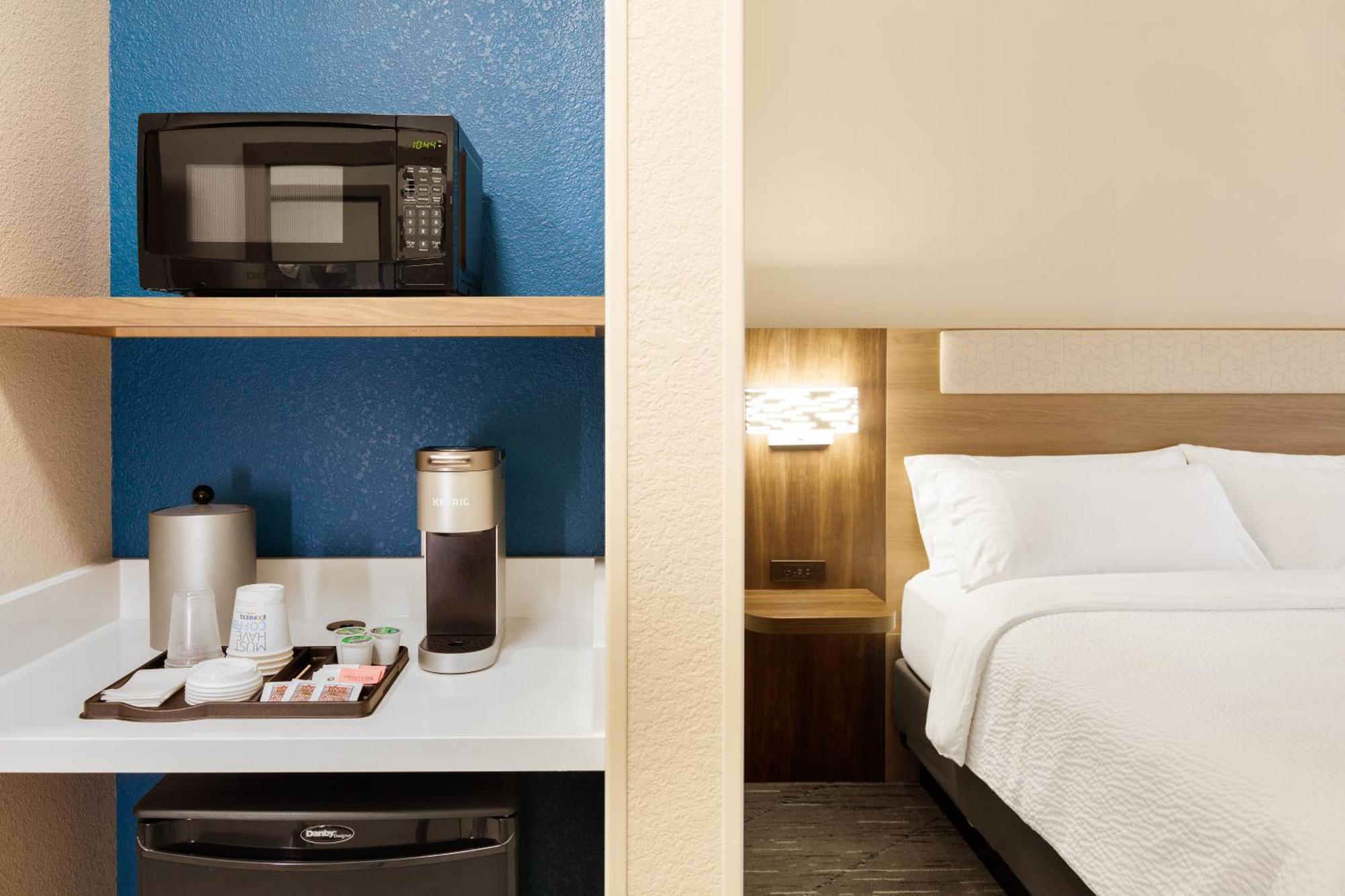 Holiday Inn Express & Suites Ripley By Ihg Exterior photo