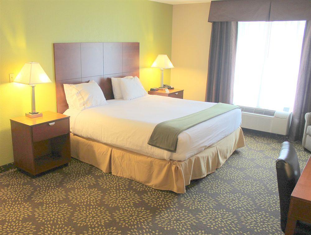 Holiday Inn Express & Suites Ripley By Ihg Exterior photo
