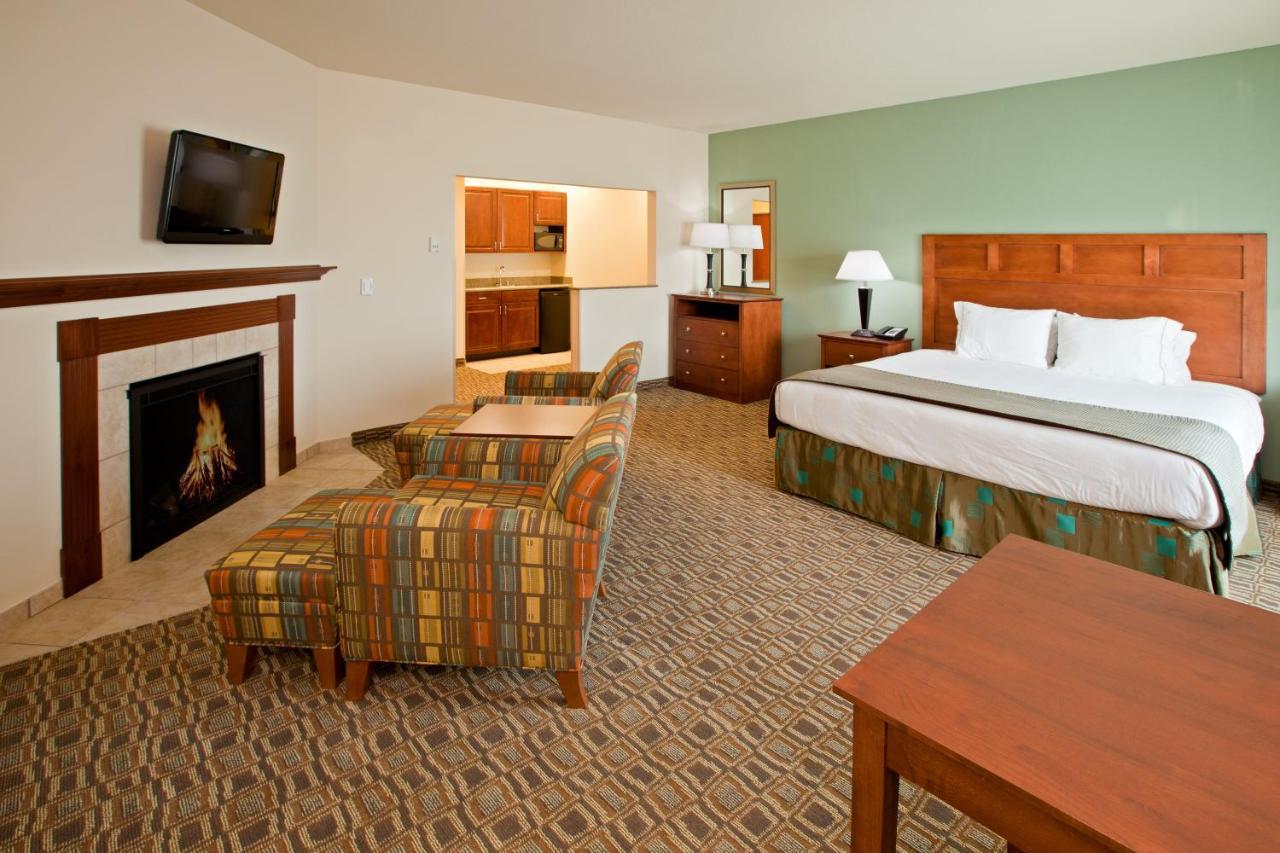 Holiday Inn Express & Suites Ripley By Ihg Exterior photo